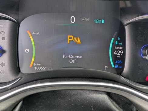 Used 2020 Chrysler Pacifica Limited w/ Advanced Safetytec Group FWD image 26
