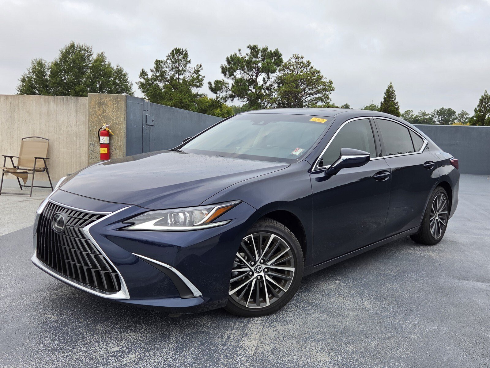 Used 2025 Lexus ES 350 w/ Premium Package FWD image 1