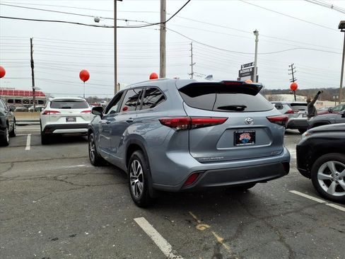 Certified 2023 Toyota Highlander XLE image 4