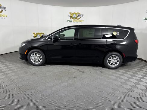 New 2026 Chrysler Voyager LX image 5