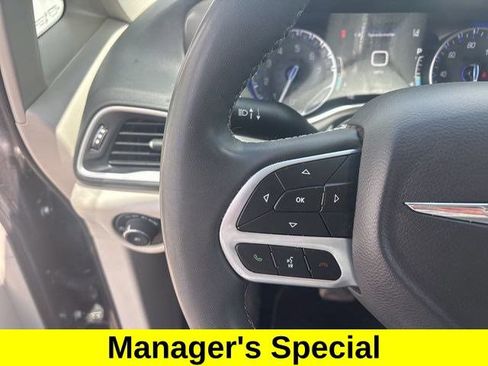 Used 2023 Chrysler Pacifica Touring-L FWD image 17