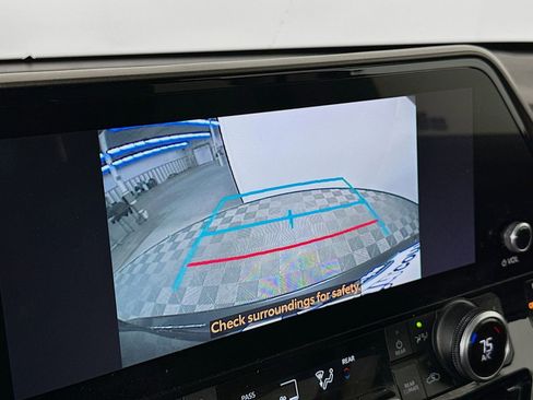 Used 2023 Toyota Highlander Bronze Edition image 14