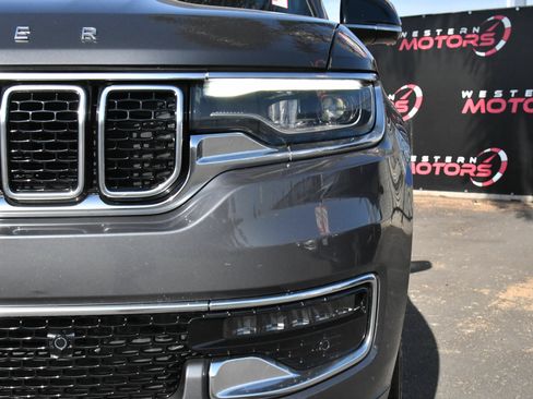 Used 2024 Jeep Wagoneer L Series II RWD image 11