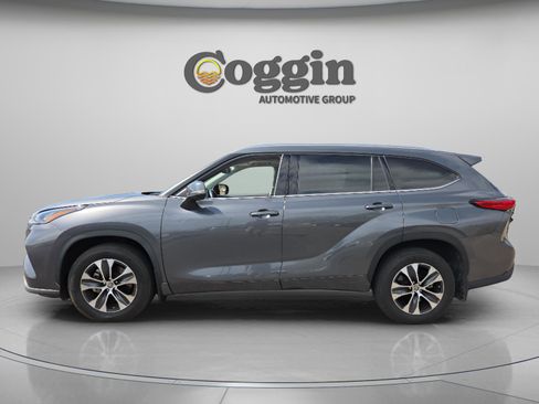 Used 2020 Toyota Highlander XLE image 3