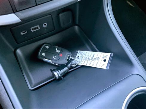 Used 2024 GMC Terrain SLE w/ Driver Convenience Package FWD image 15