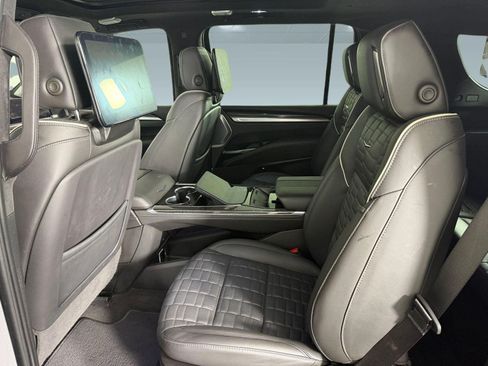 Used 2025 Cadillac Escalade ESV V AWD/4WD image 12