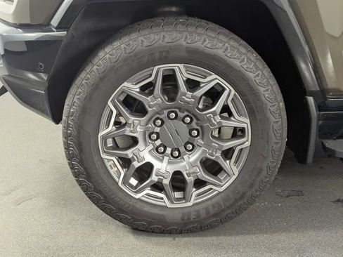 Used 2025 GMC Hummer EV 3X AWD/4WD image 9