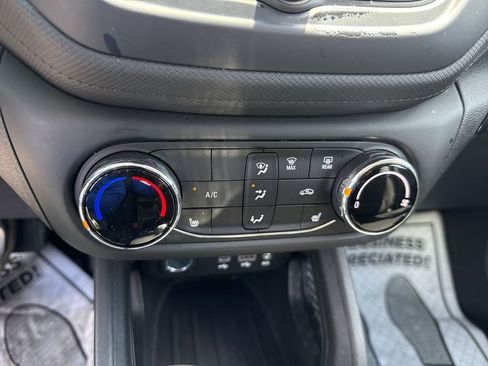 Used 2023 Chevrolet TrailBlazer LT FWD image 29