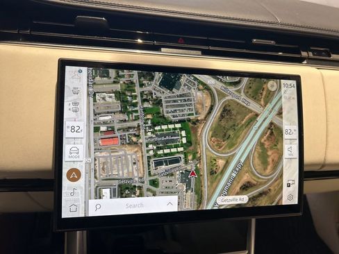 Used 2024 Land Rover Range Rover Long Wheelbase SE image 10