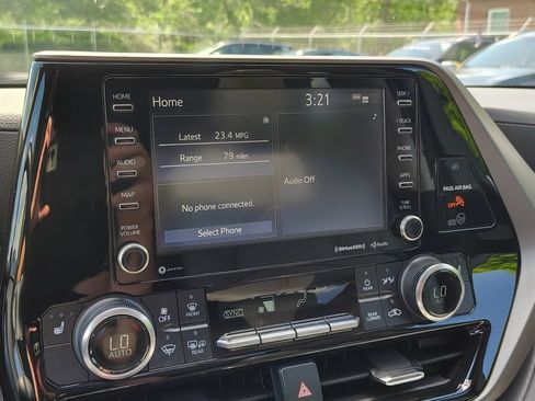 Used 2022 Toyota Highlander XLE AWD/4WD image 31