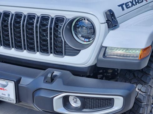 New 2026 Jeep Gladiator Sport AWD/4WD image 9