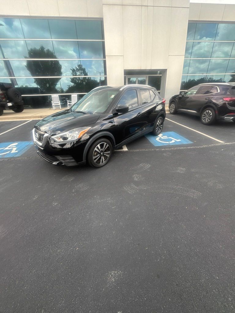 Used 2020 Nissan Kicks SV FWD image 2