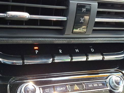 Used 2022 Lincoln Corsair AWD w/ Premium Package image 16