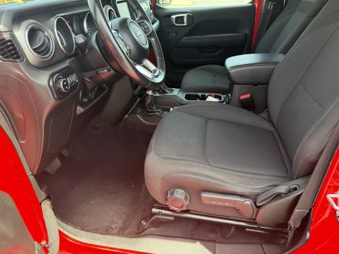 Used 2022 Jeep Gladiator Overland w/ Cold Weather Group AWD/4WD image 22