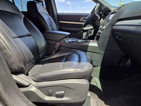 Used 2019 Ford Explorer XLT w/ Equipment Group 202A FWD image 13