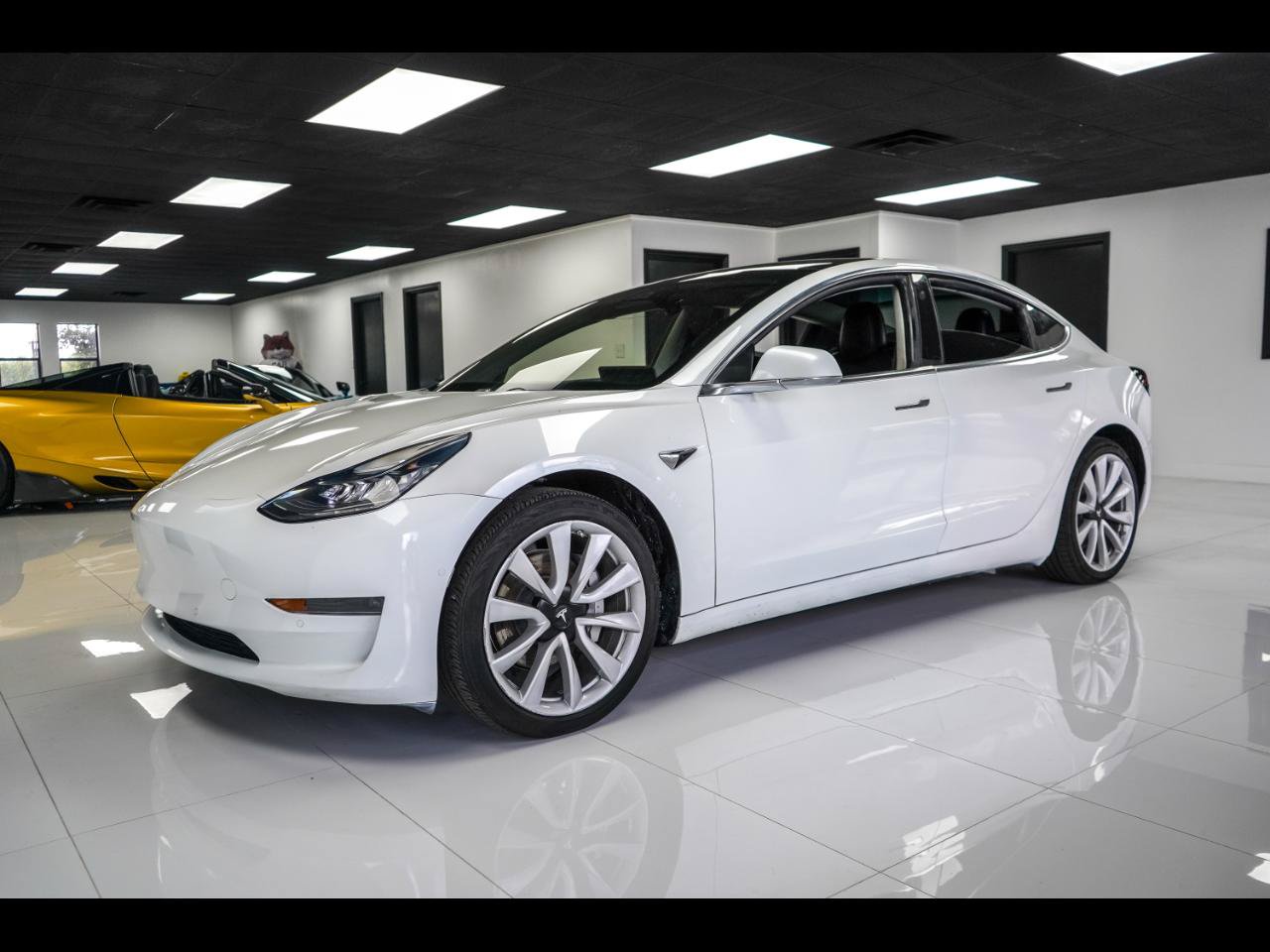 Used 2019 Tesla Model 3 Long Range RWD image 1