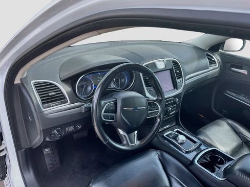 Used 2021 Chrysler 300 Touring L RWD image 9