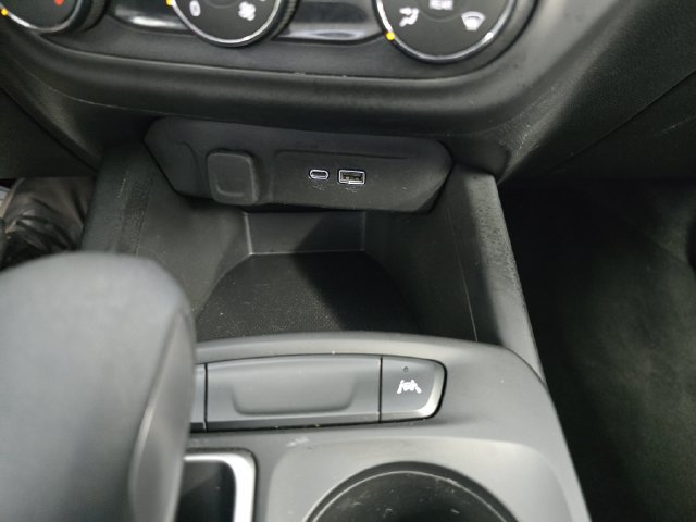 Used 2025 Chevrolet Trax LS FWD image 21