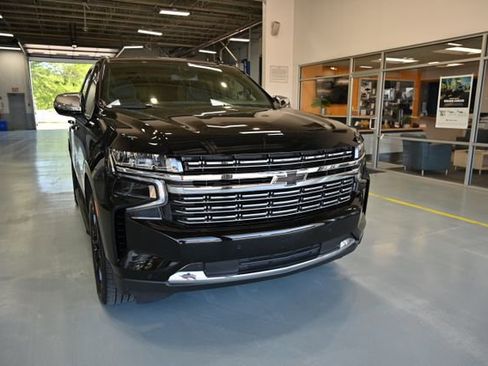 Used 2023 Chevrolet Tahoe Premier AWD/4WD image 3