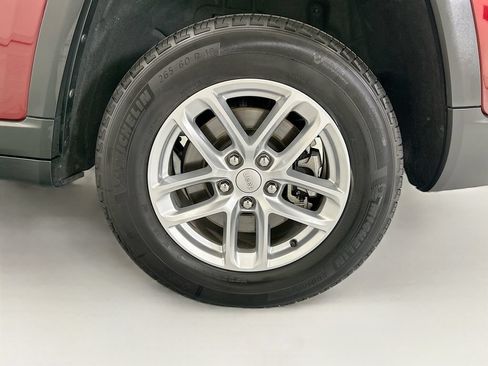 Used 2024 Jeep Grand Cherokee L Laredo RWD image 29