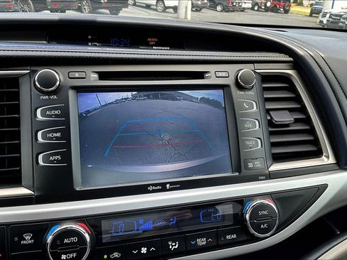 Used 2015 Toyota Highlander XLE FWD image 16