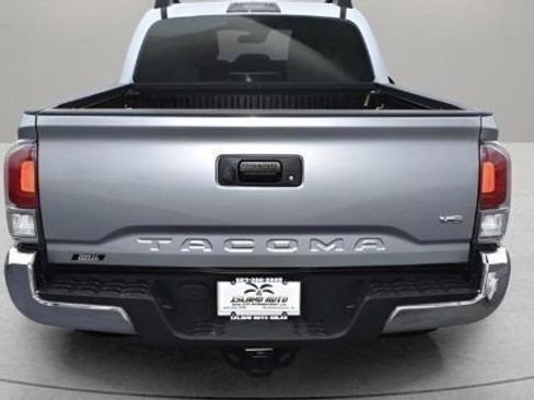 Used 2023 Toyota Tacoma TRD Off-Road image 9