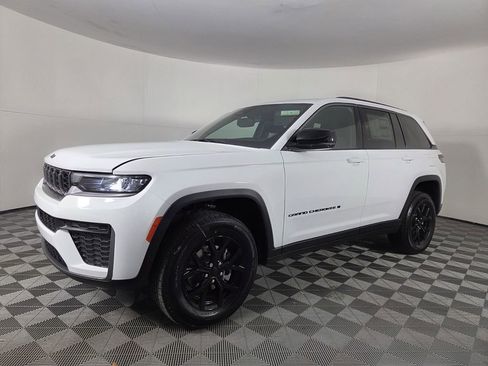 New 2026 Jeep Grand Cherokee Altitude RWD image 8
