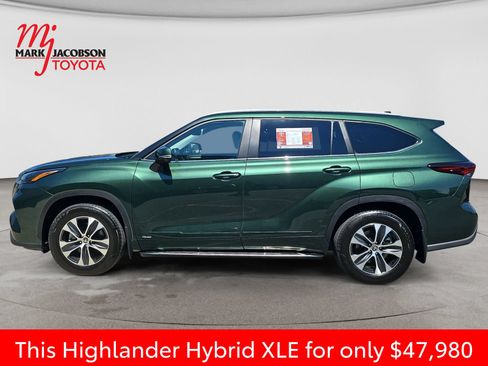 Used 2025 Toyota Highlander XLE AWD/4WD image 16