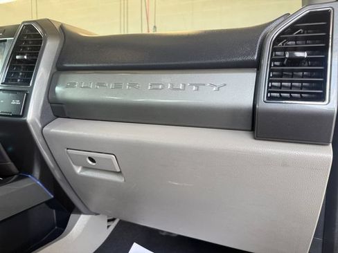 Used 2022 Ford F250 XLT w/ XLT Premium Package AWD/4WD image 6