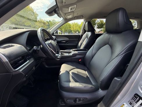 Used 2025 Toyota Grand Highlander AWD image 27