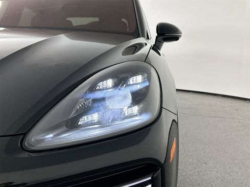 Certified 2023 Porsche Cayenne Turbo image 15
