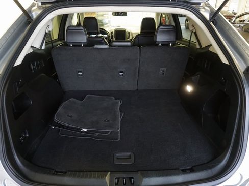 Used 2023 Ford Edge SEL image 16