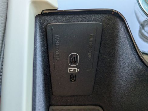 Certified 2025 Volvo XC60 T8 Core w/ Protection Package Premier image 27