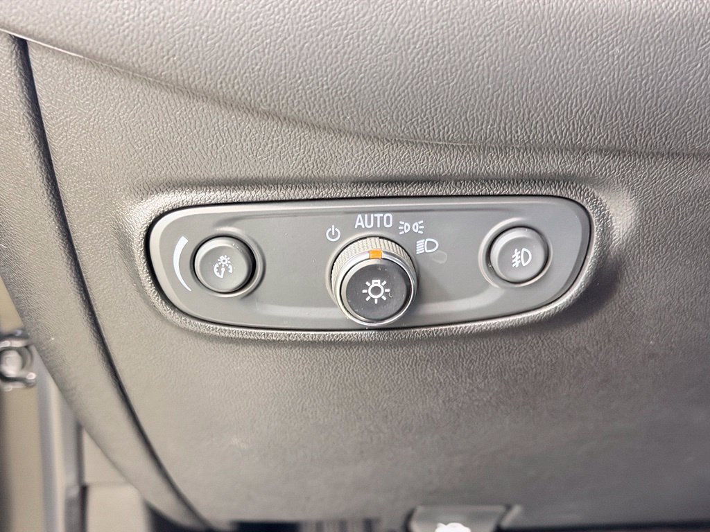 Used 2021 Chevrolet Equinox Premier FWD image 44