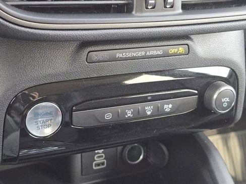 Certified 2025 Ford Escape PHEV image 24