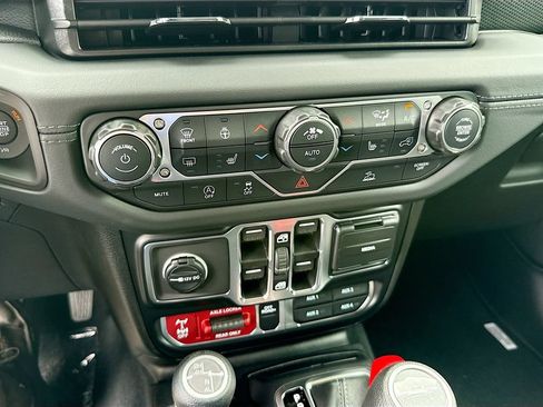 New 2026 Jeep Gladiator Mojave AWD/4WD image 14