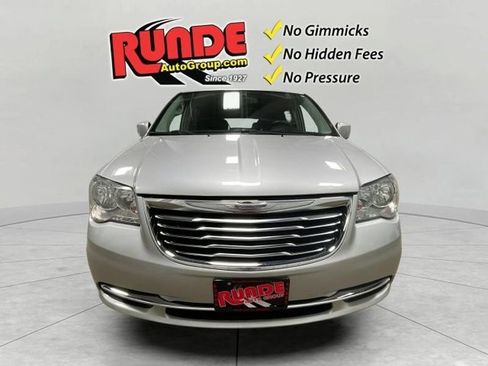 Used 2011 Chrysler Town & Country Touring-L w/ Entertainment Group #2 FWD image 7