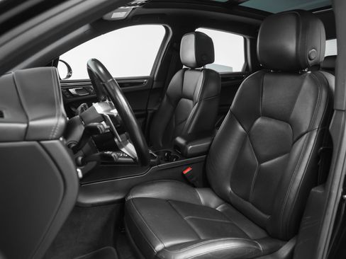 Certified 2020 Porsche Macan AWD/4WD image 41