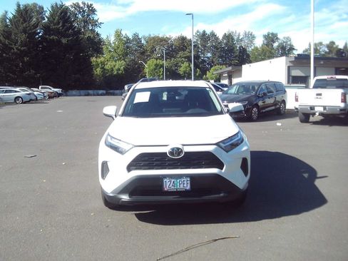 Used 2023 Toyota RAV4 LE AWD/4WD image 8