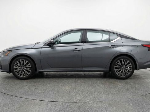 Used 2025 Nissan Altima 2.5 SV FWD image 5