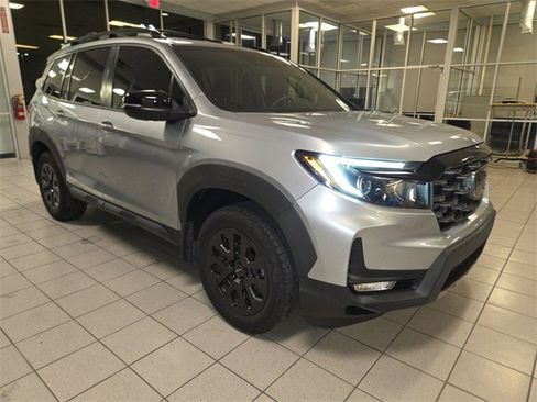 Used 2022 Honda Passport TrailSport image 2
