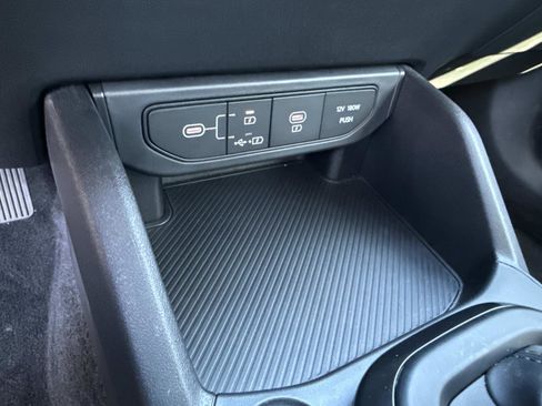 Used 2025 Kia K4 LXS image 25