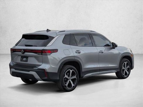 New 2025 Volkswagen Tiguan SE image 2