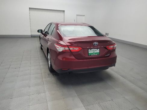 Used 2018 Toyota Camry LE image 5