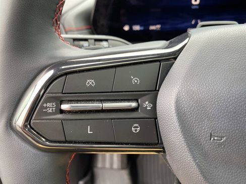 Used 2025 Chevrolet Traverse RS image 18