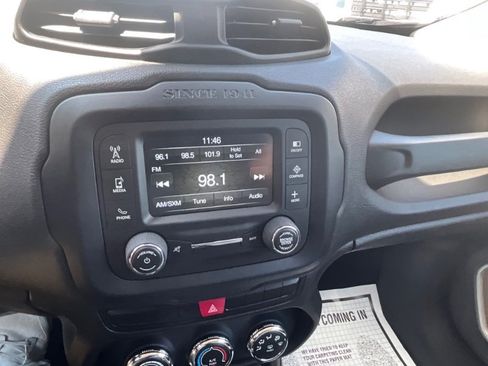 Used 2015 Jeep Renegade Latitude FWD image 11