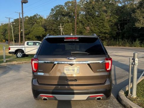 Used 2016 Ford Explorer XLT w/ Equipment Group 202A image 5