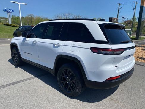 Certified 2024 Jeep Grand Cherokee Altitude AWD/4WD image 5