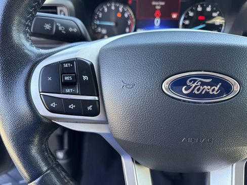 Used 2021 Ford Explorer XLT image 26