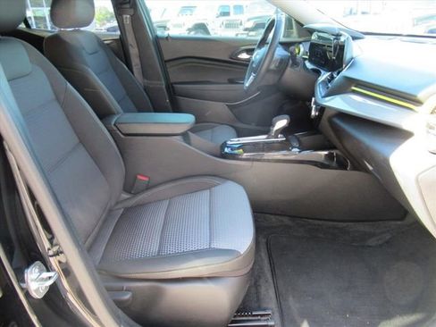 Used 2024 Chevrolet Trax LT w/ Driver Confidence Package FWD image 10